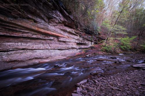 Overhanging cliffs on Cheat River, West Virginia USA