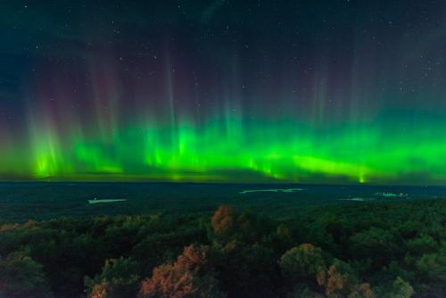 Aurora as seen in Quebec!  @zenderfull