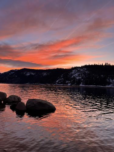 Sunrise at pineCrest lake California