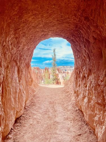 Red Rock Tunnel - Bryce Canyon