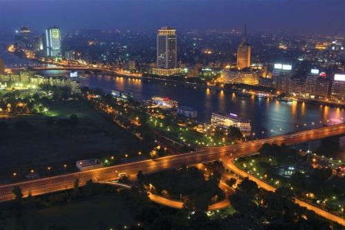 تتمتع مصر بمُناخ مُعتدل وتنوع سياحي مُذهل وتاريخ عريق ألقى بضفافه على طبيعة آثارها المُنتشرة في أرجاء البلاد، مما جعل السياحة في مصر تجربة فريدة
