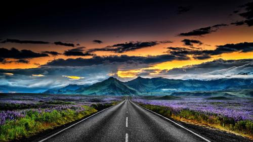 Road to the mountains of Iceland