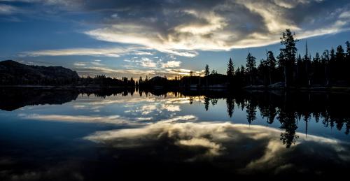 Dawn at Middle Velma Lake, Desolation Wilderness, California  [9629x4985]