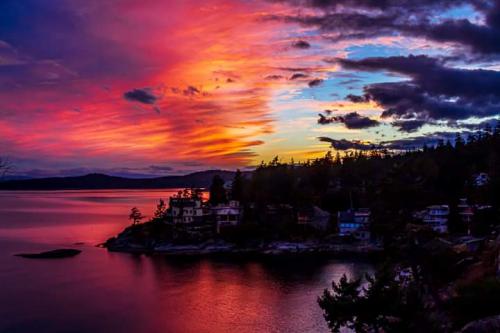 Halloween Sunset over my neighborhood. Halfmoon Bay, BC. OC