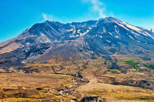 Mount St. Helens approx. 10 years after the eruption. [2880 x 1812