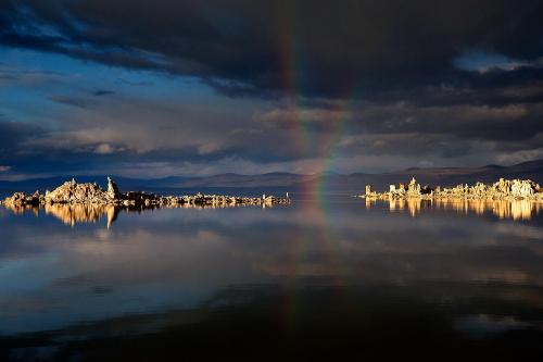 Rainbow X pattern at Mono Lake, California