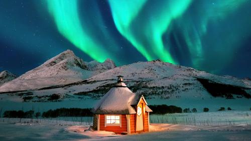 Cabin, snow, northern lights